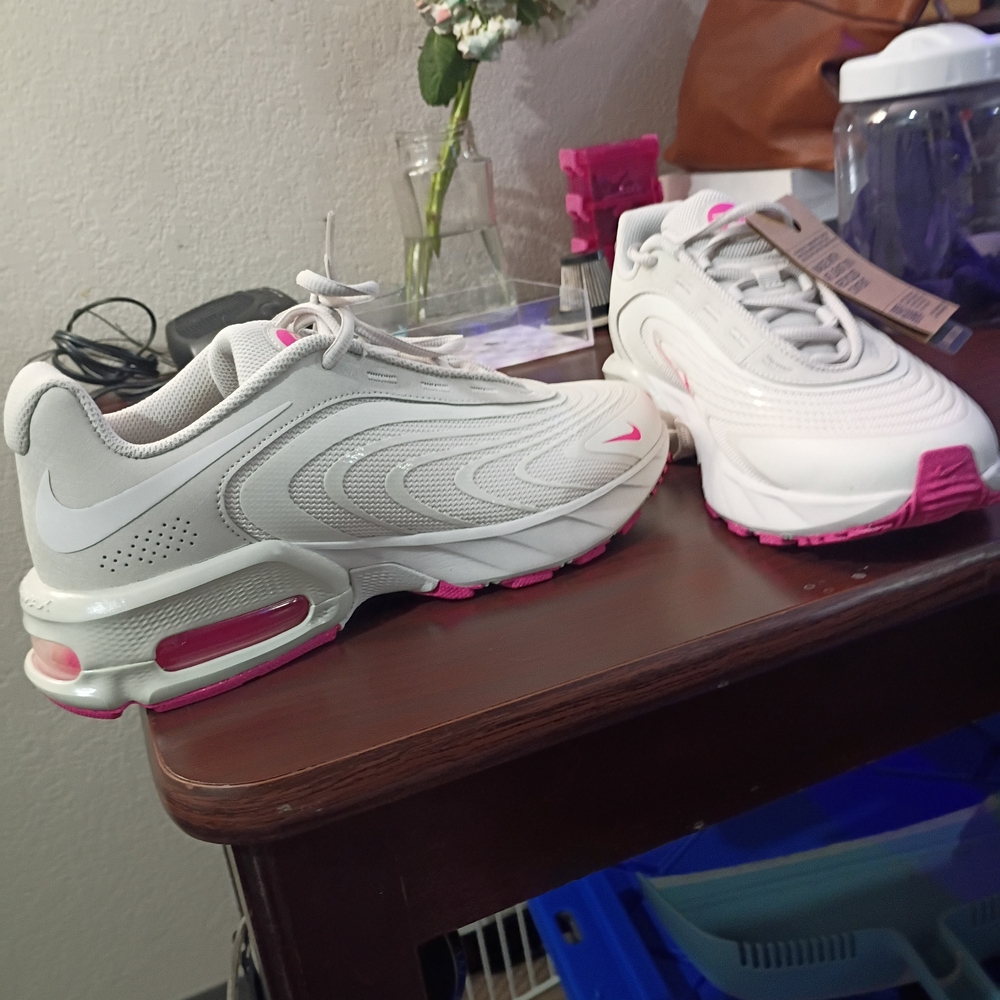 Nike Women's Gray and Pink Air Max